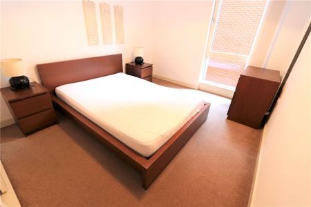 Spacious Fully Furnished One Double Bedroom Apartment in the popular Leftbank development in the heart of Spinningfields. Do not miss out! - Photo 5