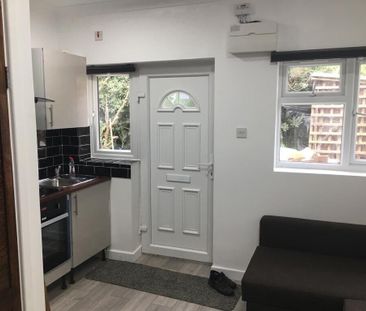 Studio Flat, Parsonage Street, E14 - Photo 1