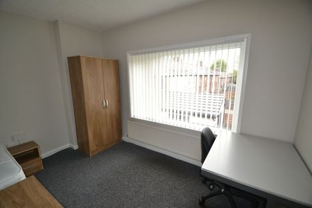 Room in a Shared House, Manchester, M7 - Photo 3