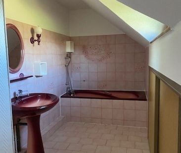 Une maison individuelle T5 avec jardin et 2 dépendances - Photo 5