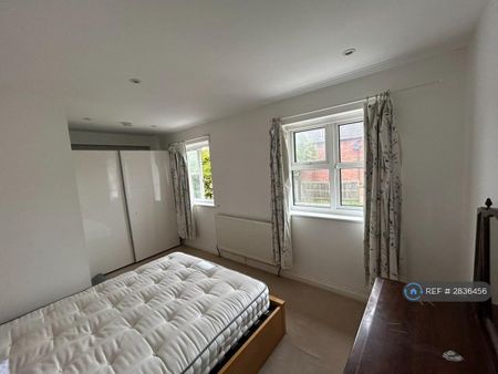 4 bedroom detached house to rent - Photo 3