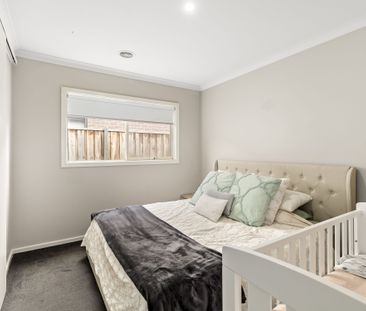 Spacious 4-Bedroom Home with Natural Light in Lalor - Photo 4