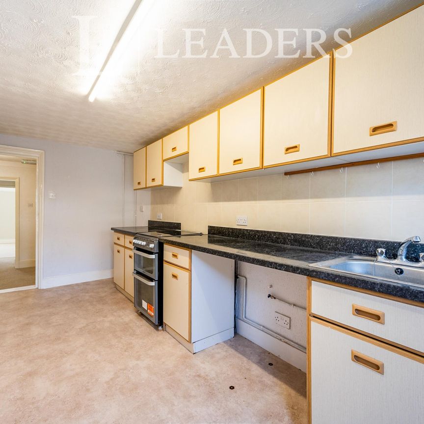 2 bedroom flat to rent Clarendon Road, Southsea - Photo 1