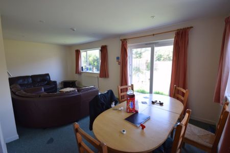 6 Bedroom House To Rent in Charminster - £2,640 pcm Tenancy Info - Photo 2