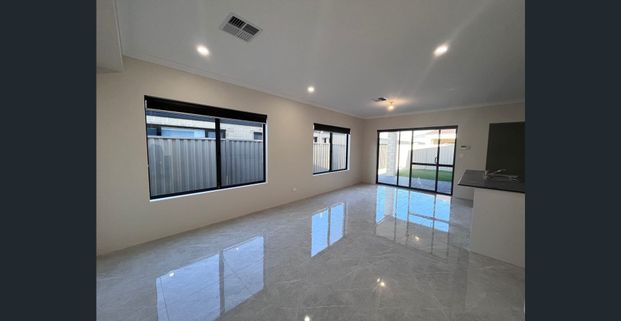 4 Bedroom Home with Ducted Air-Conditioning - Photo 1