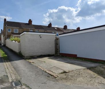 2 bedroom end of terrace house to rent - Photo 1