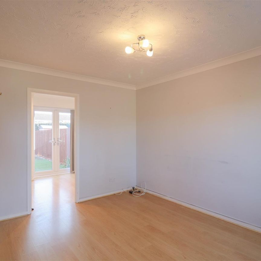 Corsican Pine Close, Newmarket - Photo 1