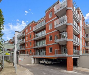 Brilliant Top Floor Apartment in St Lukes - Photo 5