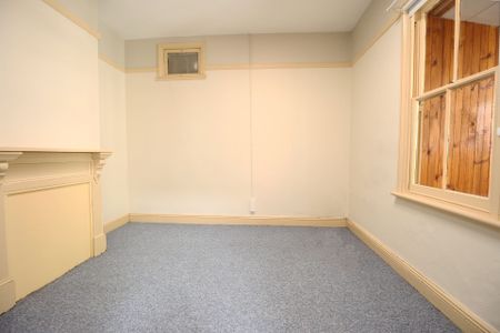 FAMILY HOME IN QUIET STREET - Photo 5