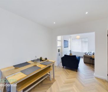 12 Park Drive, Holywood, BT18 9LW - Photo 2