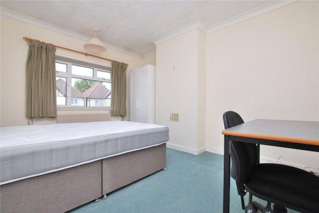 4 bedroom semi-detached house to rent - Photo 5