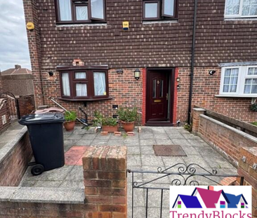 3 bedroom end of terrace house to rent - Photo 5