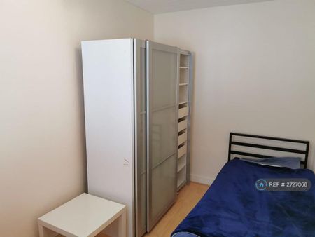 1 bedroom in a house share to rent - Photo 4