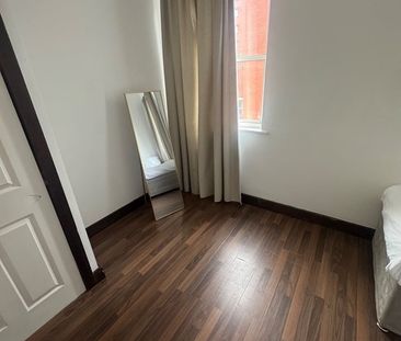 2 Bed Flat, The Carronades, SO14 - Photo 4