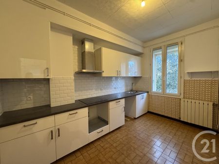 Location Appartement 3 pièces 74m² LA VALENTINE 11ème - Photo 2