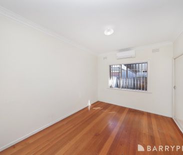 SPACIOUS, CONVENIENT & READY TO MOVE IN - Photo 5