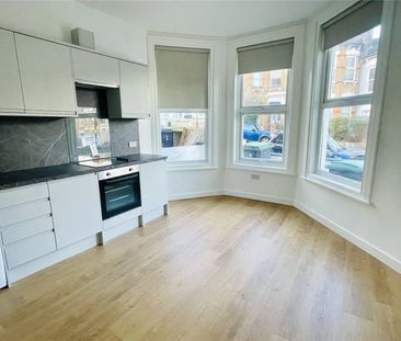 Duckett Road, N4, London - Photo 5