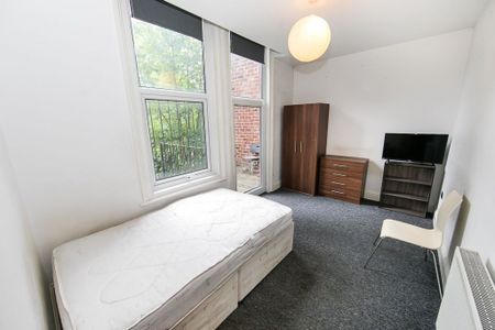 Flat 4, 27 Richmond Road, Headingley, Leeds - Photo 4