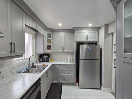 For Lease - 12 Norma Crescent, Brampton, Ontario - Photo 4