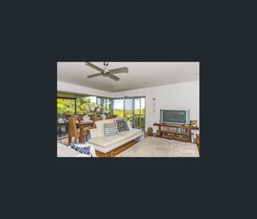 Large 2 storey family home adjacent to bushland reserve. - Photo 1