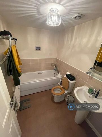 3 bedroom end of terrace house to rent - Photo 3