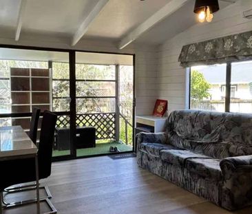 Centre location in Mt Albert！ - Photo 1