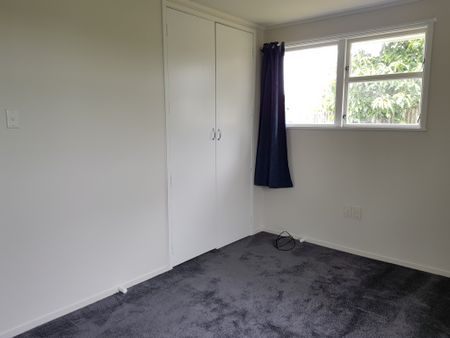 WEST HARBOUR - Newly Renovated 3 Bedroom Home - Photo 5