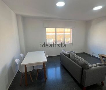 Alquiler de piso en Calle Tetuán - Photo 1