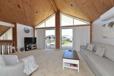 6 Raven Close, - Photo 2