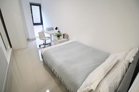 3 bedroom flat to rent - Photo 2