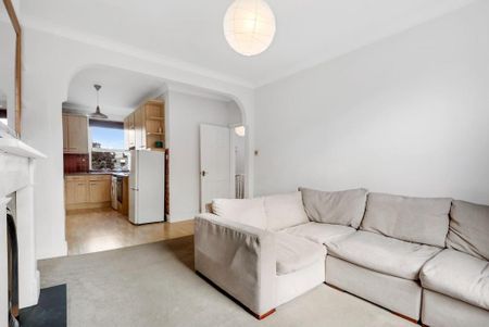 2 bedroom flat to rent - Photo 2