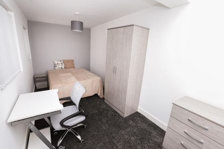 4 bedroom terraced house to rent - Photo 5