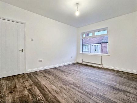 3 bed upper flat to rent in NE31 - Photo 3