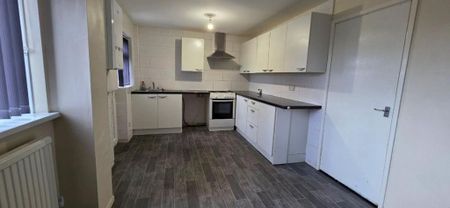 3 bedroom detached house to rent - Photo 5