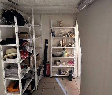 Titre : Local à louer de 57,41 m² à Suresnes - Photo 2