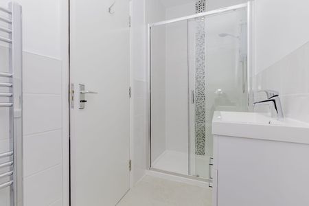 Flat 6, Falcon Court Stockett Lane, Maidstone, Coxheath, ME17 4FT - Photo 5