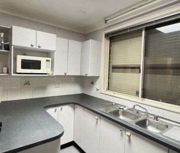 Fresh, Bright & Spacious � Perfect Family Living in Doonside! - Photo 5