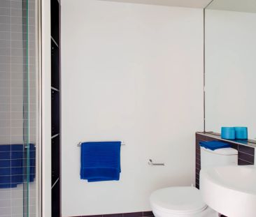 Large 1 Bedroom style 2 - Photo 6