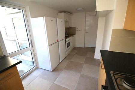 House share to rent - Photo 5