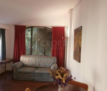 Trastevere: Charming little cottage. Furnished 1 bedroom, bath, liv... - Photo 2