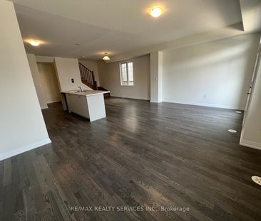 Townhouse For Lease | X8134278 - Photo 6