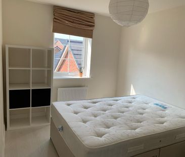 4 bedroom semi-detached house to rent - Photo 4