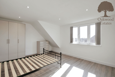 7 bed semi-detached house to rent in Langley Road, Slough, SL3 - Photo 3