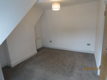 2 bedroom flat to rent - Photo 2