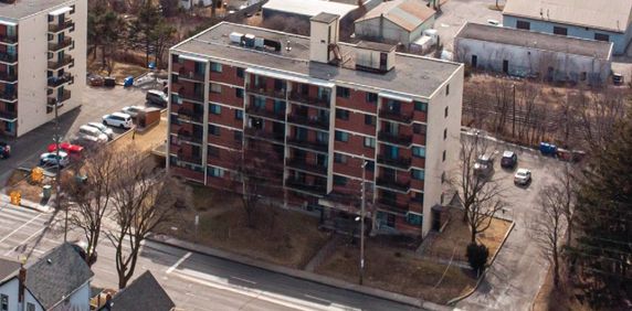 3 Bedrooms - Photo 2