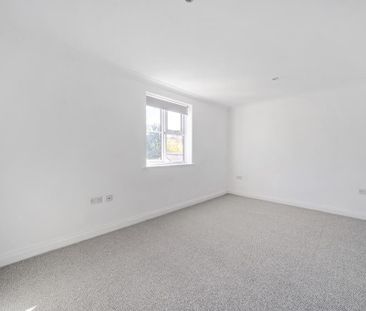 4 bedroom semi-detached house to rent - Photo 6