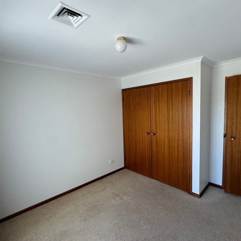 LOVELY 3 BEDROOM HOME! - Photo 1