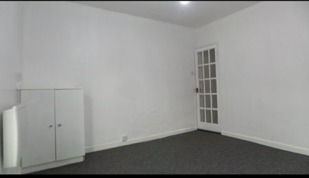 1 Bed Flat, High Town Road, LU2 - Photo 2