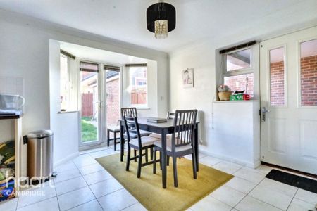 4 bedroom link detached house to rent - Photo 3