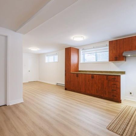 Très grand appartement de 1 chambre à coucher avec bureau fermé, situé à Blainville, disponible dès le 1er juillet. Animaux acceptés. - Photo 4